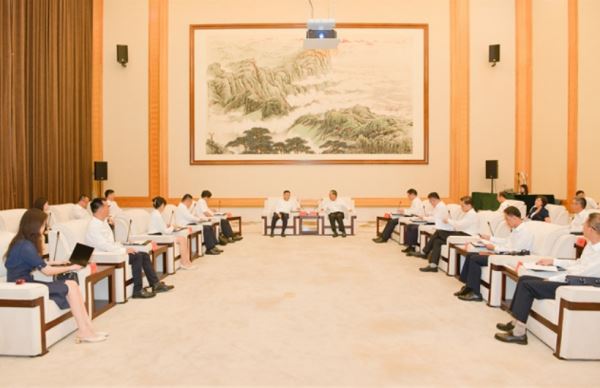 陽江市委書記盧一先會見蘇如春一行——共商合作 攜手發展